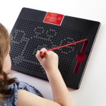 Магнітний планшет Guidecraft Manipulatives для малювання, з шаблонами і ручкою (G99970)