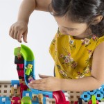 Конструктор з доповненою 3d реальністю Guidecraft IO Blocks Center зі столом для класу, 458 деталей (G9609)